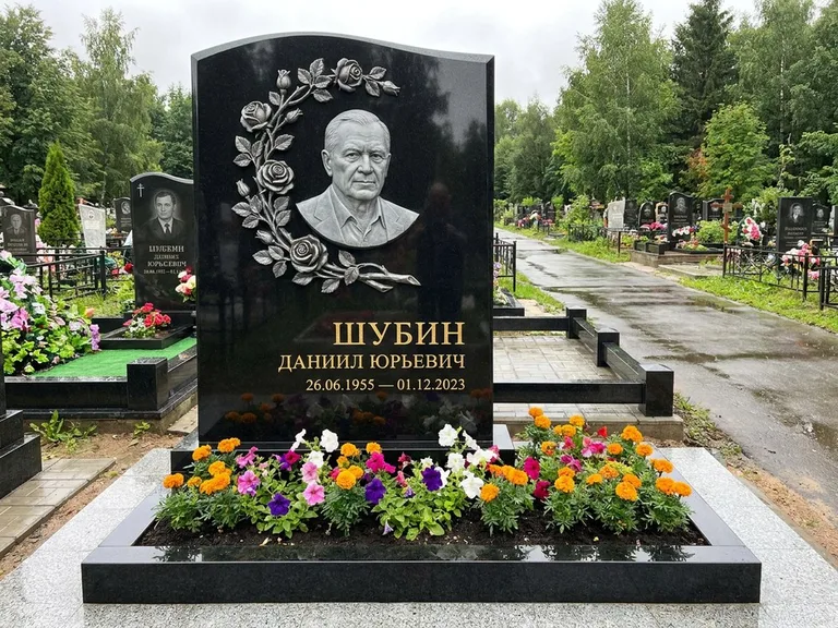 Памятник с барельефом — выполненная работа 34 в Москве