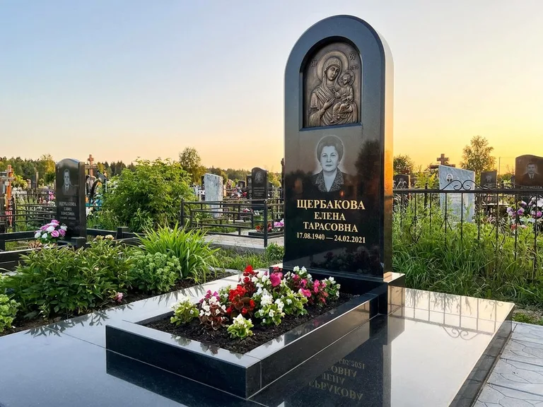 Памятник с барельефом — выполненная работа 35 в Москве