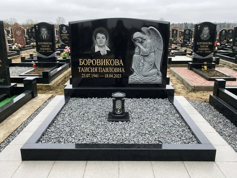 Памятник с барельефом — выполненная работа 38 в Москве