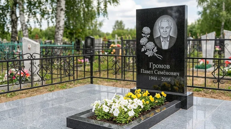 Памятник с гравировкой хризантем — выполненная работа «Громов» в Москве