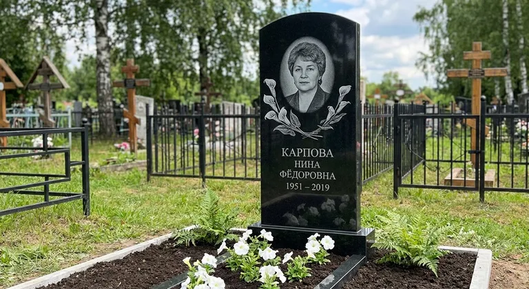 Памятник с гравировкой калл — выполненная работа «Карпова» в Москве