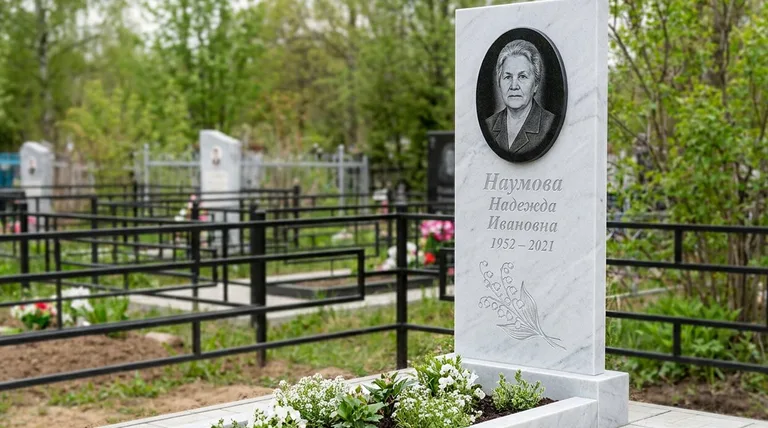 Памятник с гравировкой ландышей — выполненная работа «Наумова» в Москве