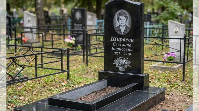 Памятник с гравировкой ландышей — выполненная работа «Ширяева» в Москве