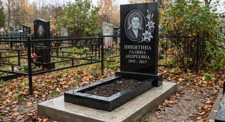 Гравировка лилий на памятник в Москве — пример работы на граните