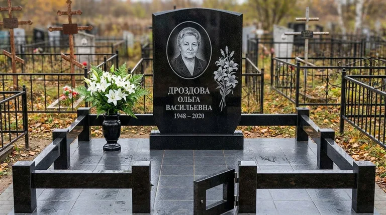 Памятник с гравировкой лилий — выполненная работа «Дроздова» в Москве