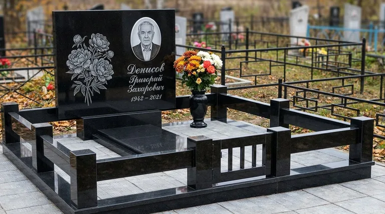 Памятник с гравировкой пионов — выполненная работа «Денисов» в Москве