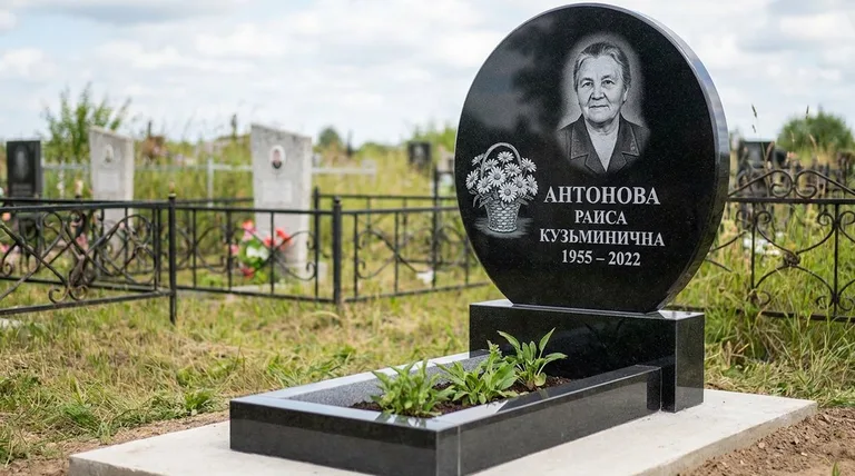 Памятник с гравировкой ромашек — выполненная работа «Антонова» в Москве