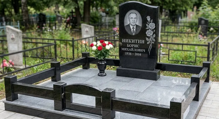 Памятник с гравировкой роз — выполненная работа «Никитин» в Москве
