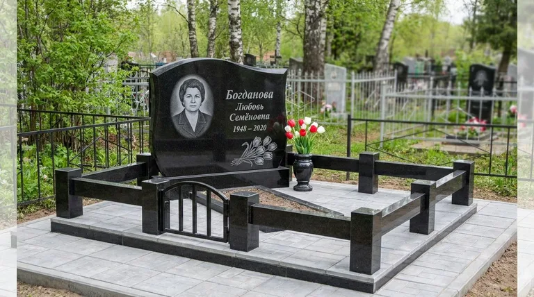 Памятник с гравировкой тюльпанов — выполненная работа «Богданова» в Москве