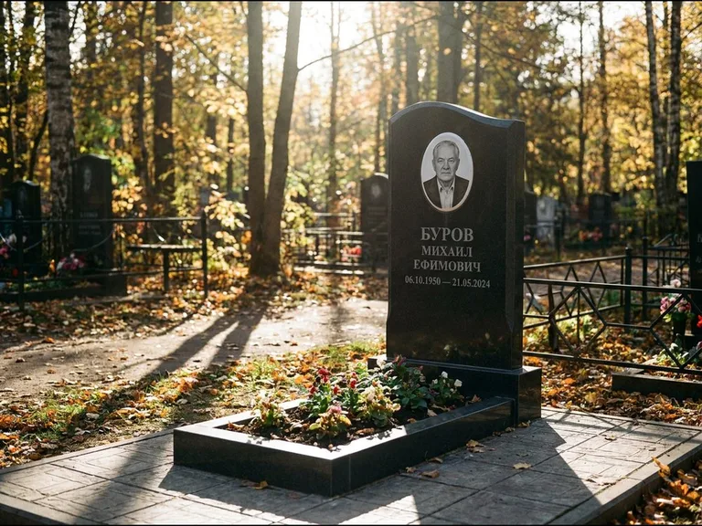 Овальный керамический портрет — установленная работа в Москве