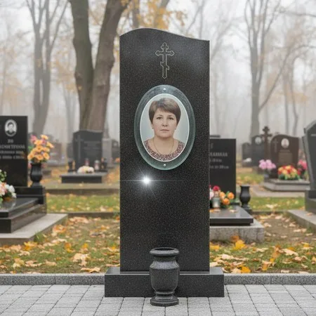 Овальный портрет на стекле 240×300 мм на памятнике в Москве