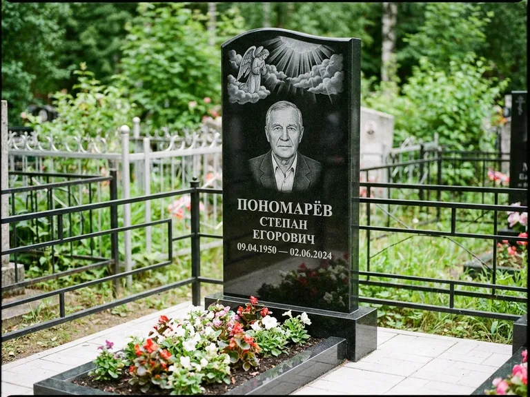 Памятник с гравировкой ангела — гравировка ангела-хранителя сбоку от портрета, работа «Лобанова» в Москве