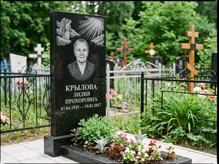 Памятник с гравировкой ангела — гравировка ангела в облаках с лучами над портретом, работа «Лобанова» в Москве