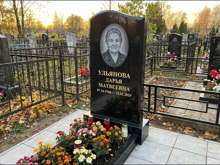 Гравировка портрета на чёрном граните — выполненная работа 12 в Москве