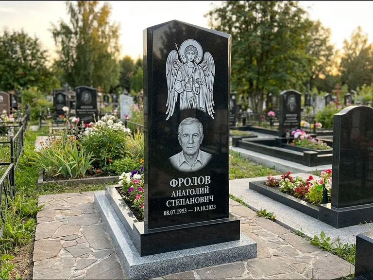 Памятник с гравировкой иконы — Владимирская икона Божией Матери с Младенцем, работа «Мельникова» в Москве
