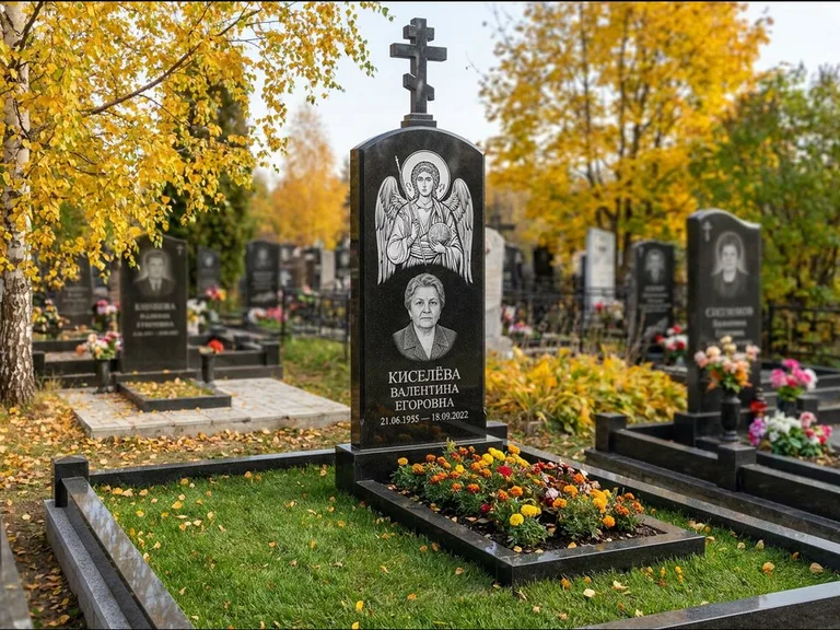 Памятник с гравировкой иконы — образ в полный рост на обороте стелы, работа «Гущин» в Москве