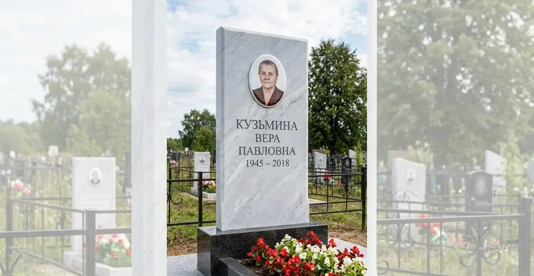 Семейный (двойной) памятник, Памятники мастерской «Мастер Каменев» на кладбищах Москвы