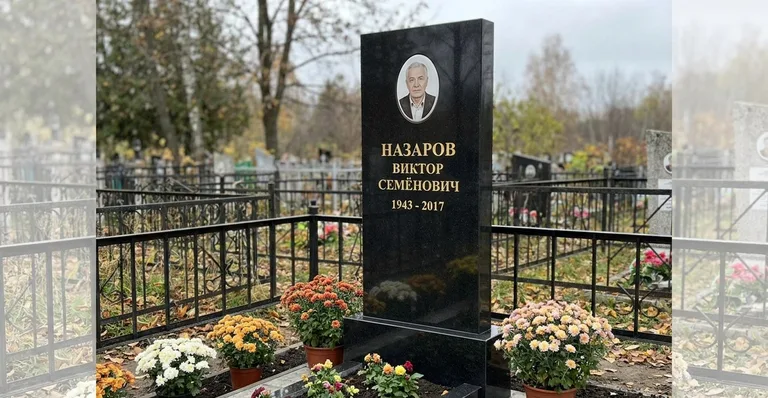 Памятник с оградой, Памятники мастерской «Мастер Каменев» на кладбищах Москвы