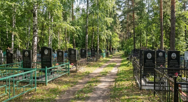Памятники на Клещихинском кладбище в Новосибирске