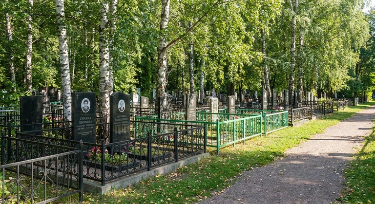Памятники на Заельцовском кладбище в Новосибирске