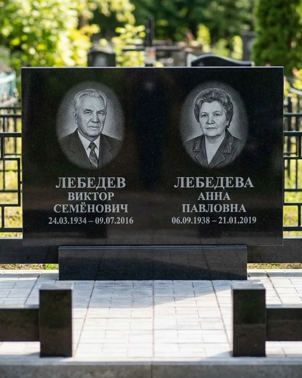 Памятник под ключ из красного гранита в Москве