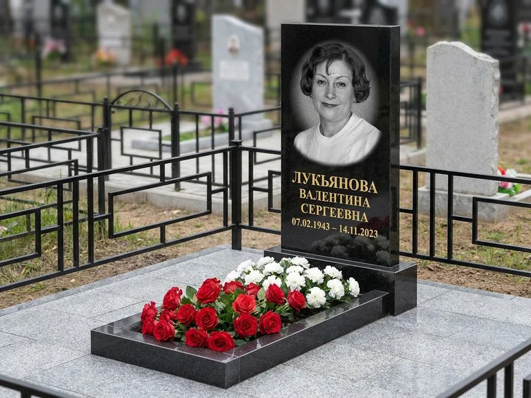 Портрет на памятнике в Москве — Ч/б портрет → гравировка на стандартном комплексе