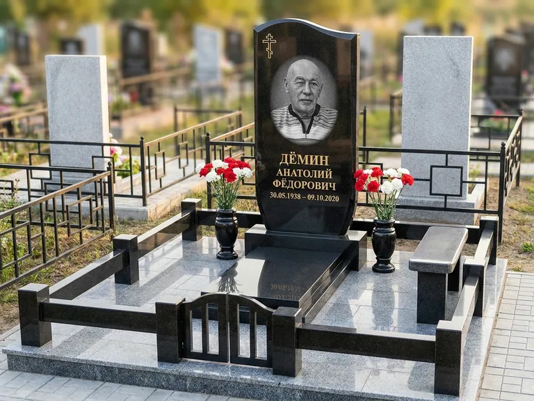 Портрет на памятнике в Москве — Реставрация → гравировка на премиум-комплексе