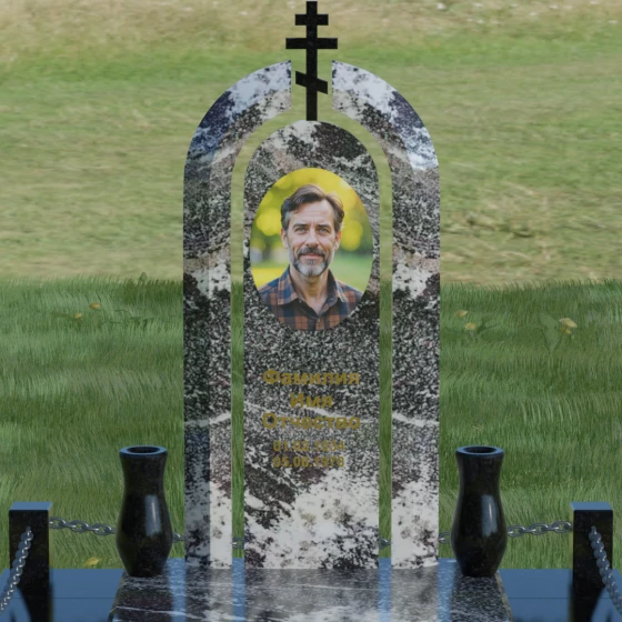 Памятник из гранита с тройной аркой и крестом, гранит амфиболит