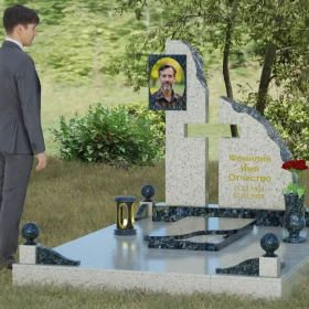 Мемориальный комплекс с асимметричной стелой и рельефом «скала» - П067