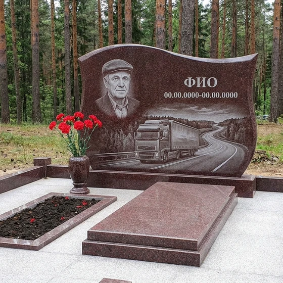 Гранитный памятник дальнобойщику с аркой с тягачом