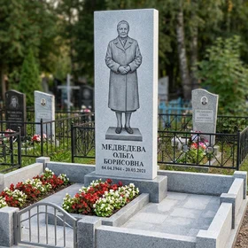 Памятник с портретом в полный рост из серого гранита